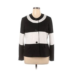 Black and white Jones Wear blazer perfect condition. Size‎ M
